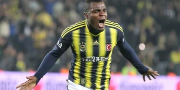 Emenike'den Kürsüdeki Aziz Yıldırım'a Flaş Mesaj: "Aziz Başkansız Olmayacak!"