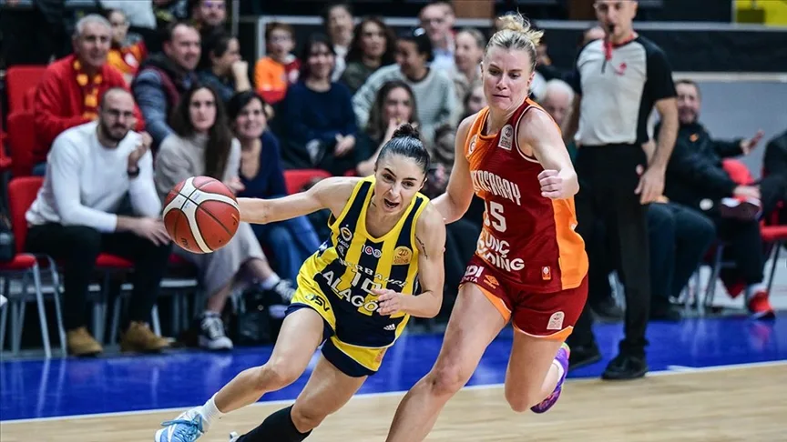 Galatasaray Seriyi Uzatmak İçin Parkede