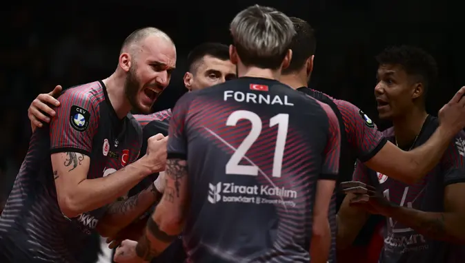 Ziraat Bankkart Efeler Ligi'nde Finalde: Galatasaray'ı Saf Dışı Bıraktı!