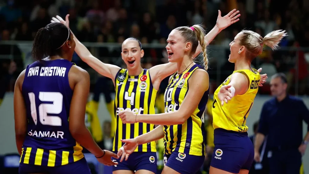 Fenerbahçe Opet Üçleme Peşinde