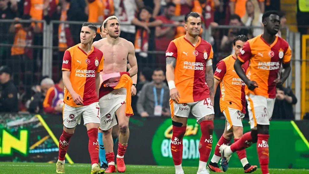 Kırmızı Kart ve Penaltı: Barış Alper Sahne Aldı