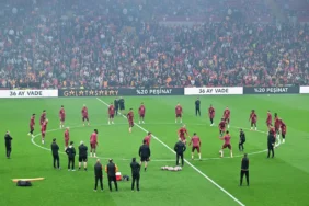Galatasaray RAMS Park'ta Şampiyonluk Provası Yaptı: 40 Bin Taraftar Stadı İnletti