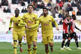 İstanbulspor Fırtınası: Rakibini 3 Golle Geçerek Kritik 3 Puanı Hanesine Yazdırdı
