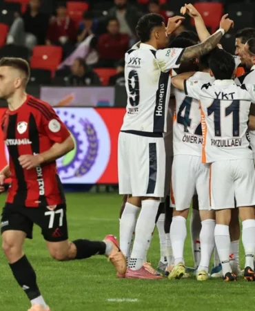 Başakşehir Sezonu Deplasmanda Galibiyetle Noktaladı!