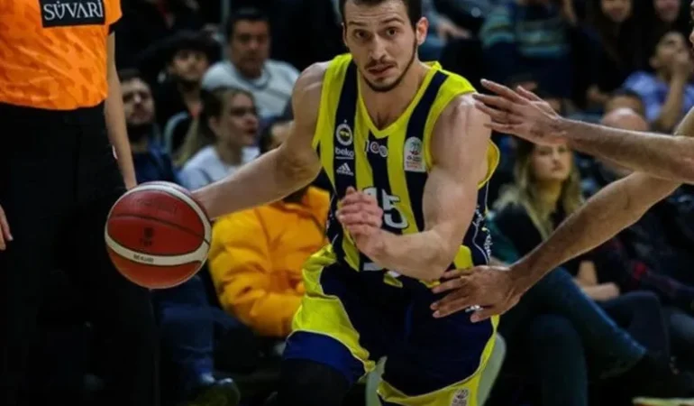 Mert Emre Ekşioğlu Kimdir, Kaç Yaşında, Nereli? Boyu, Kilosu ve Takımı