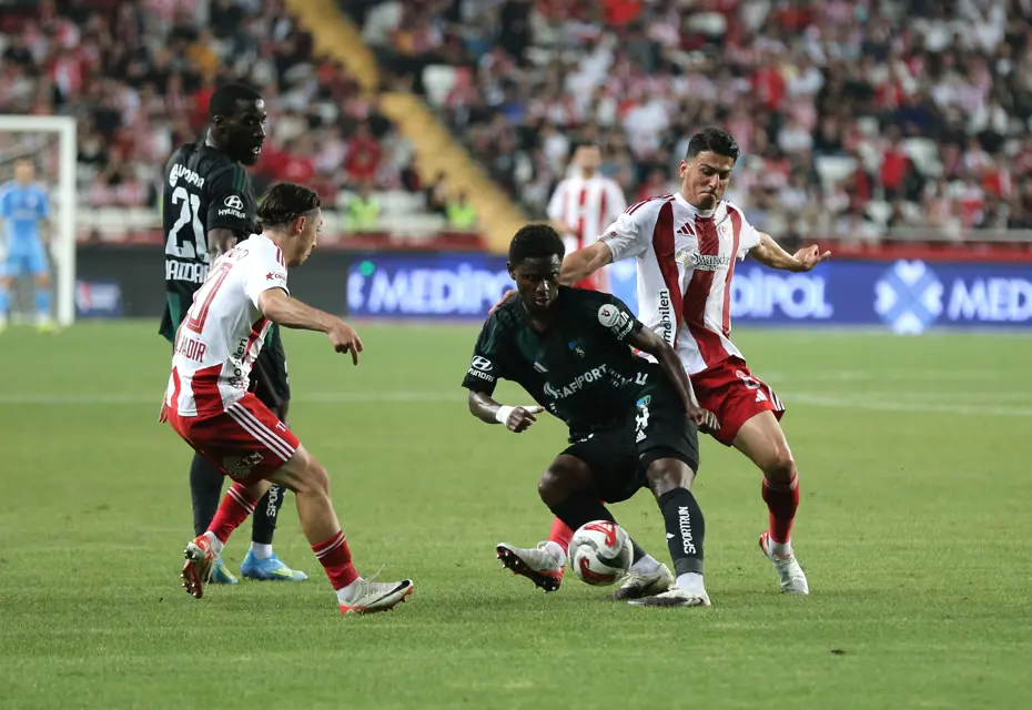 Süper Lig'de Dramatik Veda: Antalyaspor Galip Gelmesine Rağmen Küme Düştü!