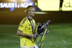 Ronaldo'nun Kupa Sevincindeki Gizemli Hareketleri: Al Nassr Şampiyon!