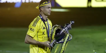 Ronaldo'nun Kupa Sevincindeki Gizemli Hareketleri: Al Nassr Şampiyon!