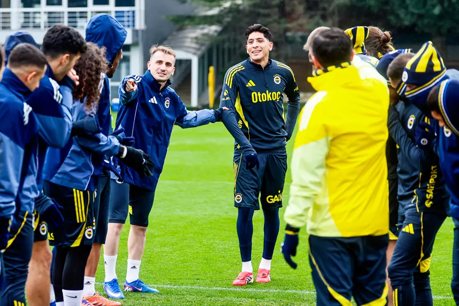 Fenerbahçe'de Beklenen Ayrılık: Edson Alvarez Veda Ediyor!