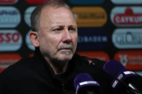 Beşiktaş'ta Rize Beraberliği Sonrası Sergen Yalçın Depremi!