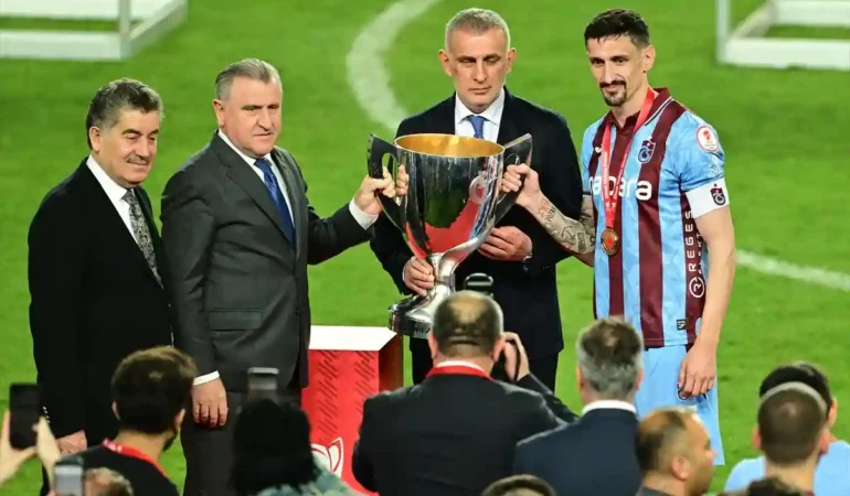 Trabzonspor 10. Kez Türkiye Kupası Şampiyonu: Konyaspor'u 2-1 Devirdi