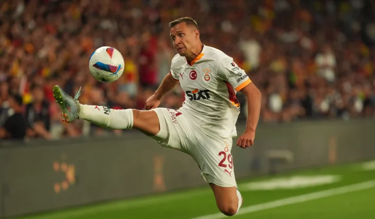 Galatasaray'da Frankowski ve Jelert ile Yollar Ayrılıyor