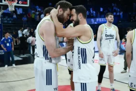 Fenerbahçe Beko Uzatmalarda Güldü: Anadolu Efes'i Eleyip Finale Çıktı