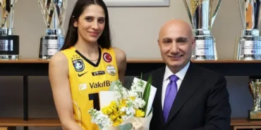 VakıfBank'ta Ayrılık Rüzgarları: Derya Cebecioğlu Sarı-Siyahlı Formaya Veda Etti!
