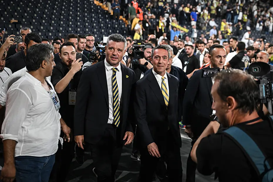 Kongrede Gergin Anlar ve Saran'ın Duygusal Vedası