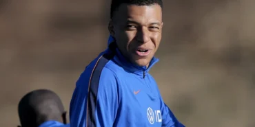 Mbappe'den Fenerbahçeli Kante'ye Tarihi Övgü: "Sahada 4 Kişilik Oynuyor!"